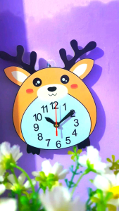 Jam Dinding Aesthetic Karakter Rusa: Dekorasi Rumah
