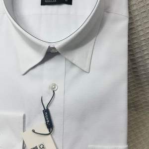 (1P0844 )Áo trắng dài tay kẻ sọc trắng phom regular (rông) có nút cổ