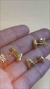 18k SAUDI GOLD STUD DIACUT HEART EARRING