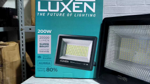 LUXEN AURRA SOROT LED FLOOD LIGHT 200W 200 WATT CAHAYA PUTIH COOL DAYLIGHT 6500K / KUNING WARM WHITE 3000K BAGUS KUALITAS TERJAMIN ORIGINAL GARANSI 1 TAHUN ANTI AIR IP65