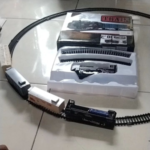 Kereta Api Baterai untuk Belajar: Set Mainan Anak Kereta API Rail King