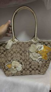 Preloved authentic bleecker floral signature applique shoulder / tote bag