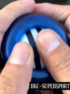 LINING WRISTBALL ลูกบอลบริการข้อมือ สินค้ารับประกันของแท้100%