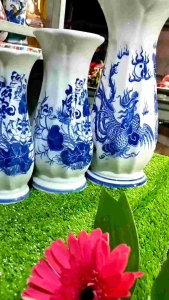 Bình hoa hoạ tiết hoa sen màu xanh/Lọ hoa thờ cúng men lam