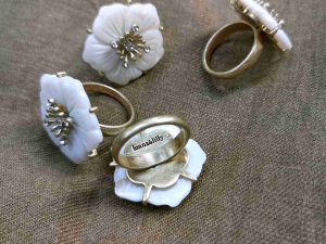DaVee | Gold-Tone Imitation Mother-of-Pearl Flower White flower ring