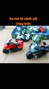 Xe mô tô cảnh sát chạy trớn