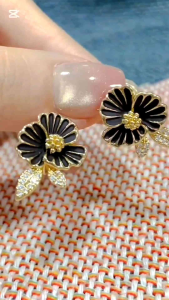 KAIROS 14k Gold Black Daisy Countryside Clip-On Earrings Adjustable Coiled Ear Clips