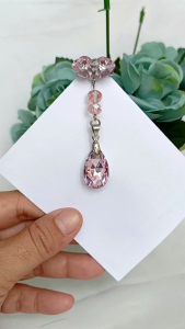 Bros Dagu Kristal Swarovski: Aksesori Perhiasan Swarovski yang Elegan