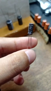 ELKO 50v 33uf ORIGINAL (isi 10pcs)