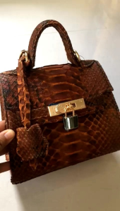 Tas Kulit Ular Pyton: Tas Tahan Lama & Tahan Air