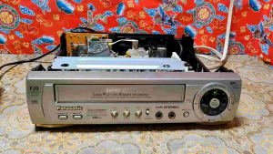 Đầu máy VCR cũ băng VHS Panasonic FJ9/điện 110-220v
