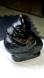 Patung batu smar asli warna hitam legam istimewa