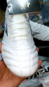 NEW รองเท้าบอลหนังวัวฟอกนิ่ม เบาแข็งแรง งาน made in Japan สวยตรงปกแท้ 100% สินค้าใช้เวลาเดินทาง 2-3 วัน ใส่ไม่ได้ใส่ไม่พอดีสามารถเปลี่ยนไซส์ได้