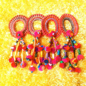 ยางรัดผม ล้านนาน่ารักๆ💕งานฝีมือปราณีต ทำจากผ้าทอ ลูกปัด กระพรวนและปอมๆสีสวยๆ ของจริงน่ารัก ยางรัดผมชาวเขา ที่รัดผม ปิ่น By Chiangmai Product By Nai