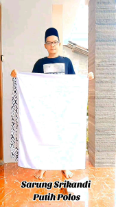 Sarung Srikandi: Sarung Ikat & Lilit yang Adem Nyaman