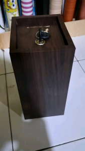 Celengan kunci bahan Kayu Belanda.