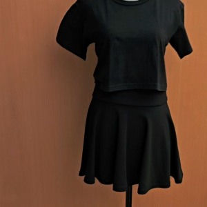 atasan kaos wanita hitam crop top M lengan pendek santai
