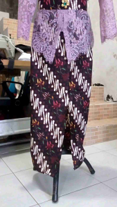 Satu Set Kebaya Warna Lilac Cantik