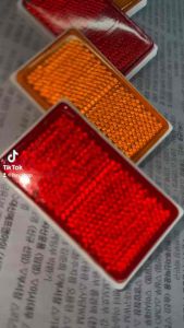 ทับทิมสะท้อนแสง สี่เหลี่ยมเล็ก ขนาด 4.5*7.5 เซนติเมตร น๊อตหลัง สะท้อนแสง ของแต่งจักรยาน ของแต่งรถบรรทุก (จำหน่ายเป็นชิ้น)