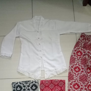 Setelan Pakaian Seragam Kebaya Batik SD