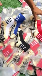 ถุงเท้ากันลื่นครึ่งแข้งเด็กเท้า35-39ส่งด่วนจากไทย