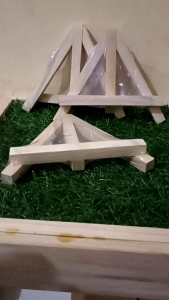 STANDING FRAME FOTO BAHAN KAYU UNTUK DUDUKAN FRAME DI MEJA