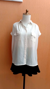 atasan kemeja wanita cream L XL cewek jumbo lengan pendek kerja kuliah