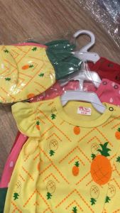 ชุดบอดี้สูท 3 ชุด พร้อมหมวก 3 ใบ แบบน่ารัก เนื้อผ้านุ่ม เสื้อผ้าเด็กผู้ชาย เสื้อผ้าเด็กผู้หญิง ชุดเด็ก เสื้อผ้าเด็กแรกเกิดถึง 9 เดือน มีสต๊อกพร้อมส่ง มีเก็บเงินปลายทาง