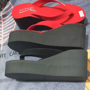 Sandal Jepit Wanita Tinggi 9 cm Spon Bludru