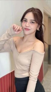 เสื้อเปิดไหล่สีครีม ตกแต่งอะไหล่ทองสามารถถอดออกได้ 350฿ ลุกคุณหนู ผ้าดีมากกกกกกกก เกาหลีละมุนละไมสุดๆ