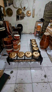 bonang kenong besi nada doremi 8 nada + meja