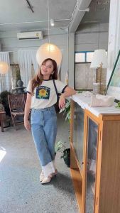 เสื้อยืดทานตะวันสุดเกร๋ ตัดขอบสีดำช่วงคอและแขน