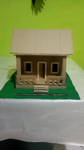 Rumah miniatur kerajinan tangan dari bahan kardus cocok untuk tugas sekolah..
