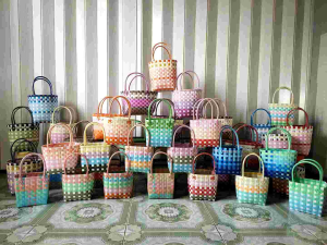 ตะกร้าสานพลาสติก Size M