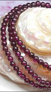 Gelang Tangan Kristal / Natural Crystal Purple Garnet Three Lap Bracelet 纯天然紫牙乌石榴石三圈手链 4mm+