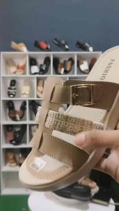 Sandal Slop Wanita Kekinian Platform Wedges dengan Gesper Desain Elegan
