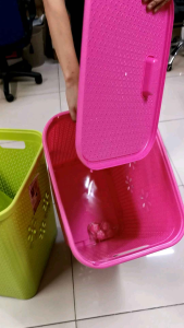 UNIGLOBAL Rattan Waved Laundry Basket with wheels and Cover# 1179