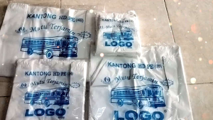 Plastik HD Putih Susu Logo Bus Sedia Ukr 17 24 35 & 40