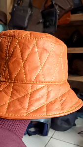 Topi Bucket kulit domba/model garis kotak