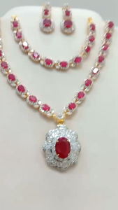 ชุดสร้อยคอสร้อยมือและต่างหู เพชร cz ล้อมพลอยทับทิม ชุบทองไมครอนหน้าทองคำขาว จี้พร้อมเข็มกลัดถอดแยกใช้ได้ ราคาพิเศษ