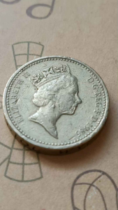 100% Authentic 1985 UK lElizabeth II one Pound old coin good condition *Actual photo taken not from library photos *Cataloges #0247 Country: United Kingdom Period: Queen Elizabeth II 1982 - 2022 Ruler: Elizabeth II Currency: Pound sterling