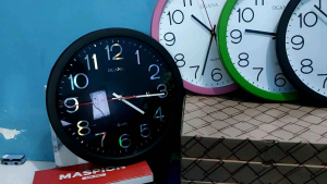 OGANA Jam Dinding Dekorasi Full Hitam Hologram Diameter 32cm