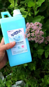softener pakaian 1lt wangi bunga power blue
