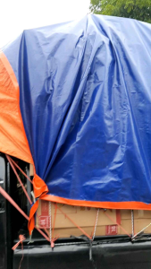 Terpal Korea A12 ukuran 6x8 meter WATERPROOF Anti panas\n Apa itu Terpal Korea A12?\nTerpal Korea A12 adalah bahan pelindung berkualitas tinggi yang dirancang khusus untuk melindungi tanaman dan perlengkapan outdoor lainnya dari cuaca ekstrem. Terpal ini tersedia dalam berbagai ukuran, termasuk 6x8 meter dan 4x6 meter, dan memiliki fitur waterproof serta anti panas.