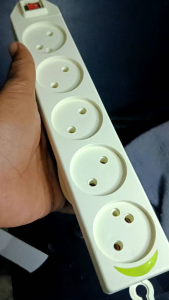 Stop Kontak Panjang 5 Lubang Kabel 3M