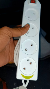 Stop Kontak Panjang 4 Lubang Kabel 3M