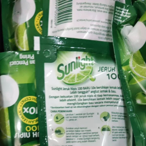 5pcs+1pcs Sunlight Jeruk Nipis Sabun Cuci Piring Berkualitas\\n\\n Apa Itu Sunlight Jeruk Nipis?\\nSunlight Jeruk Nipis adalah sabun cuci piring berkualitas tinggi yang dirancang khusus untuk membersihkan piring dan peralatan dapur lainnya dengan efektif. Sabun cuci piring Sunlight Jeruk Nipis memiliki aroma jeruk nipis yang menyegarkan dan memberikan hasil bersih maksimal.\\n\\n Manfaat Sabun Cuci Piring Sunlight Jeruk Nipis\\nSabun cuci piring Sunlight Jeruk Nipis memiliki beberapa manfaat, antara lain:\\n\\n* Membersihkan piring dan peralatan dapur dengan cepat dan efektif\\n* Menghilangkan noda dan minyak dengan mudah\\n* Aroma jeruk nipis yang menyegarkan dan menenangkan\\n* Ramah lingkungan dan aman digunakan\\n\\n Keunggulan Sabun Cuci Piring Sunlight Jeruk Nipis\\nSabun cuci piring Sunlight Jeruk Nipis memiliki beberapa keunggulan dibandingkan produk lainnya, antara lain:\\n\\n* Kemasan praktis dan mudah dibawa\\n* Sabun cuci piring berkualitas tinggi dengan harga terjangkau\\n* Dapat digunakan untuk membersihkan berbagai jenis piring dan peralatan dapur\\n* Aroma jeruk nipis yang menyegarkan dan menenangkan\\n\\n Cara Membeli Sunlight Jeruk Nipis\\nJika Anda tertarik untuk membeli sabun cuci piring Sunlight Jeruk Nipis, ada beberapa cara yang dapat Anda lakukan:\\n\\n* Promo Menarik: Buy 5pcs Get 1pcs\\n* Tempat Beli Sabun Cuci Piring Sunlight Jeruk Nipis\\n\\n Promo Menarik: Buy 5pcs Get 1pcs\\nJika Anda membeli 5pcs sabun cuci piring Sunlight Jeruk Nipis, Anda akan mendapatkan 1pcs gratis! Promo ini sangat menguntungkan bagi Anda yang sering mencuci piring dan peralatan dapur.\\n\\n Tempat Beli Sabun Cuci Piring Sunlight Jeruk Nipis\\nSabun cuci piring Sunlight Jeruk Nipis dapat dibeli di berbagai toko online dan offline. Anda dapat membelinya di toko-toko besar seperti Indomaret, Alfamart, Giant, Carrefour, atau di situs e-commerce seperti Tokopedia, Shopee, Lazada, dan lain-lain.\\n\\n Tips Menggunakan Sabun Cuci Piring Sunlight Jeruk Nipis\\nBerikut adalah beberapa tips menggunakan sabun cuci piring Sunlight Jeruk Nipis:\\n\\n* Basahi piring dan peralatan dapur dengan air hangat sebelum mencucinya\\n* Oleskan sedikit sabun cuci piring Sunlight Jeruk Nipis pada spons atau sikat\\n* Gosok piring dan peralatan dapur secara perlahan hingga bersih\\n* Bilas piring dan peralatan dapur dengan air bersih\\n\\n Kelebihan Menggunakan Sabun Cuci Piring Sunlight Jeruk Nipis\\nBerikut adalah beberapa kelebihan menggunakan sabun cuci piring Sunlight Jeruk Nipis:\\n\\n* Sabun cuci piring berkualitas tinggi dengan harga terjangkau\\n* Aroma jeruk nipis yang menyegarkan dan menenangkan\\n* Dapat digunakan untuk membersihkan berbagai jenis piring dan peralatan dapur\\n* Ramah lingkungan dan aman digunakan\\n\\nJadi, tunggu apa lagi? Segera dapatkan sabun cuci piring Sunlight Jeruk Nipis sekarang juga! Promo Buy 5pcs Get 1pcs menunggu Anda!\"