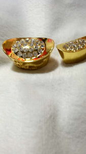 ก้อนทองประดับเพชรงานโลหะชุบขนาดกว้าง1.5นิ้ว ราคาชิ้นละ120บ./1นิ้วราคาชิ้นละ79บ.