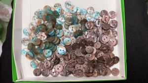 12 nút sơmi xà cừ 2 lỗ 13mm.