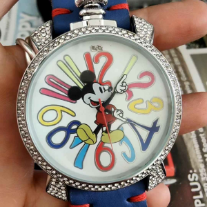 นาฬิกาวินเทจ Mickey Mouse  จาก Disney ตัวนี้เป็น Limited Edition ผลิตมาแค่2000เรือน ระบบควอตซ์ ตัวเรือนใหญ่ๆ เพชรวิ้งๆ